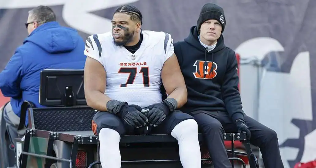 Bengals OT La’el Collins has torn ACL and MCL