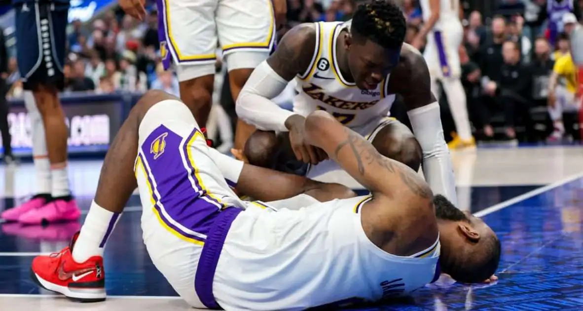 Lakers fear Lebron could miss weeks with foot injury