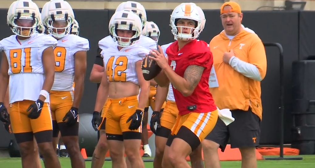 Vols, ‘Cuse name starting QBs ahead of Week 1 battle