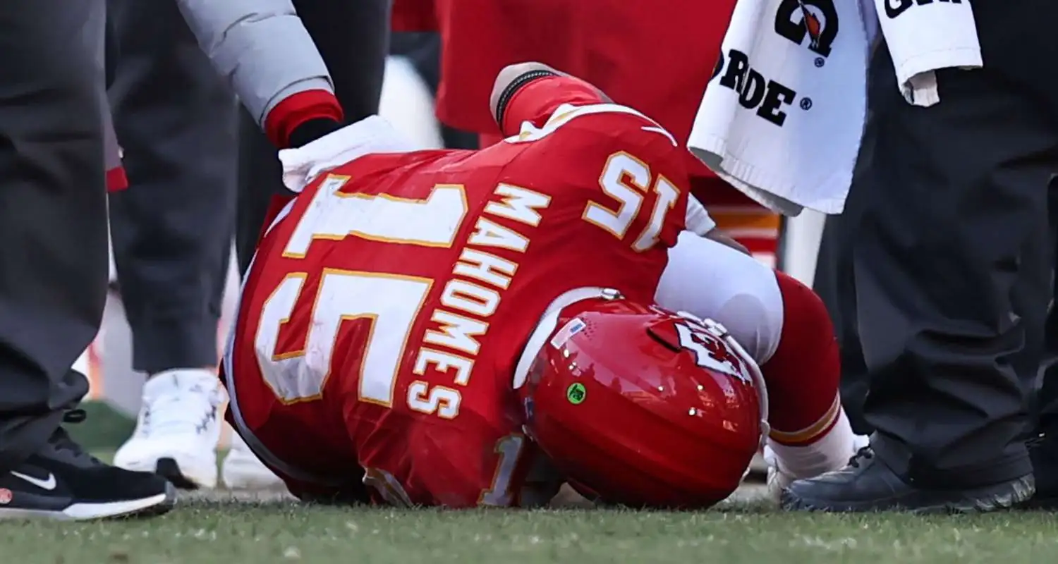 Mahomes suffers torn ACL in Chiefs’ loss