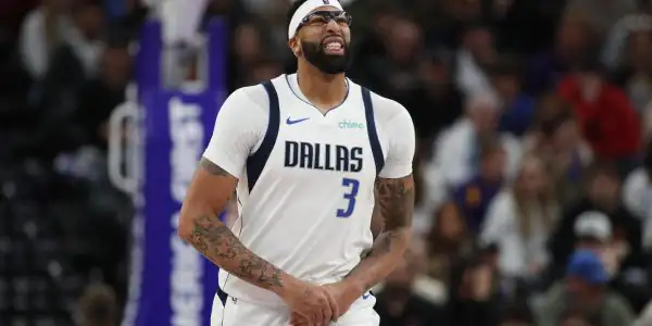 Mavs’ Davis out several months with hand injury