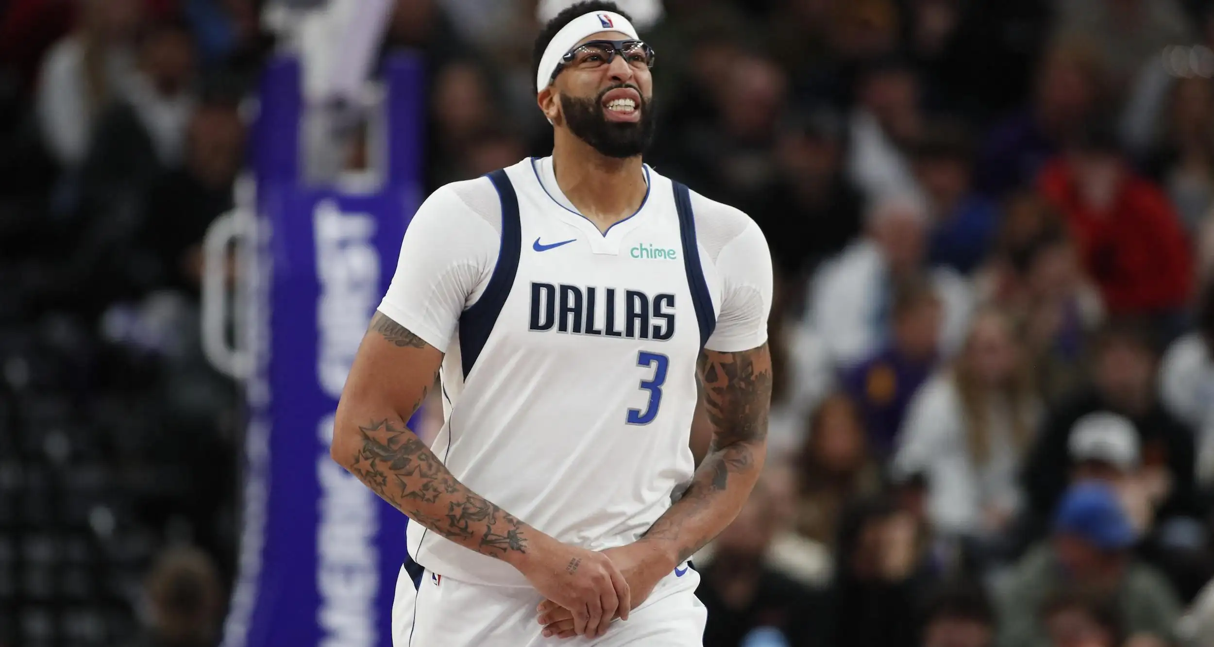 Mavs’ Davis out several months with hand injury