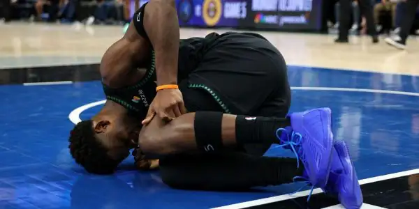 Edwards, DiVincenzo injured in Wolves’ G4 win