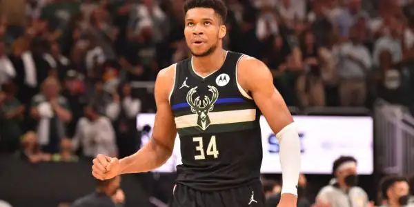 Giannis posts goodbye video for Milwaukee